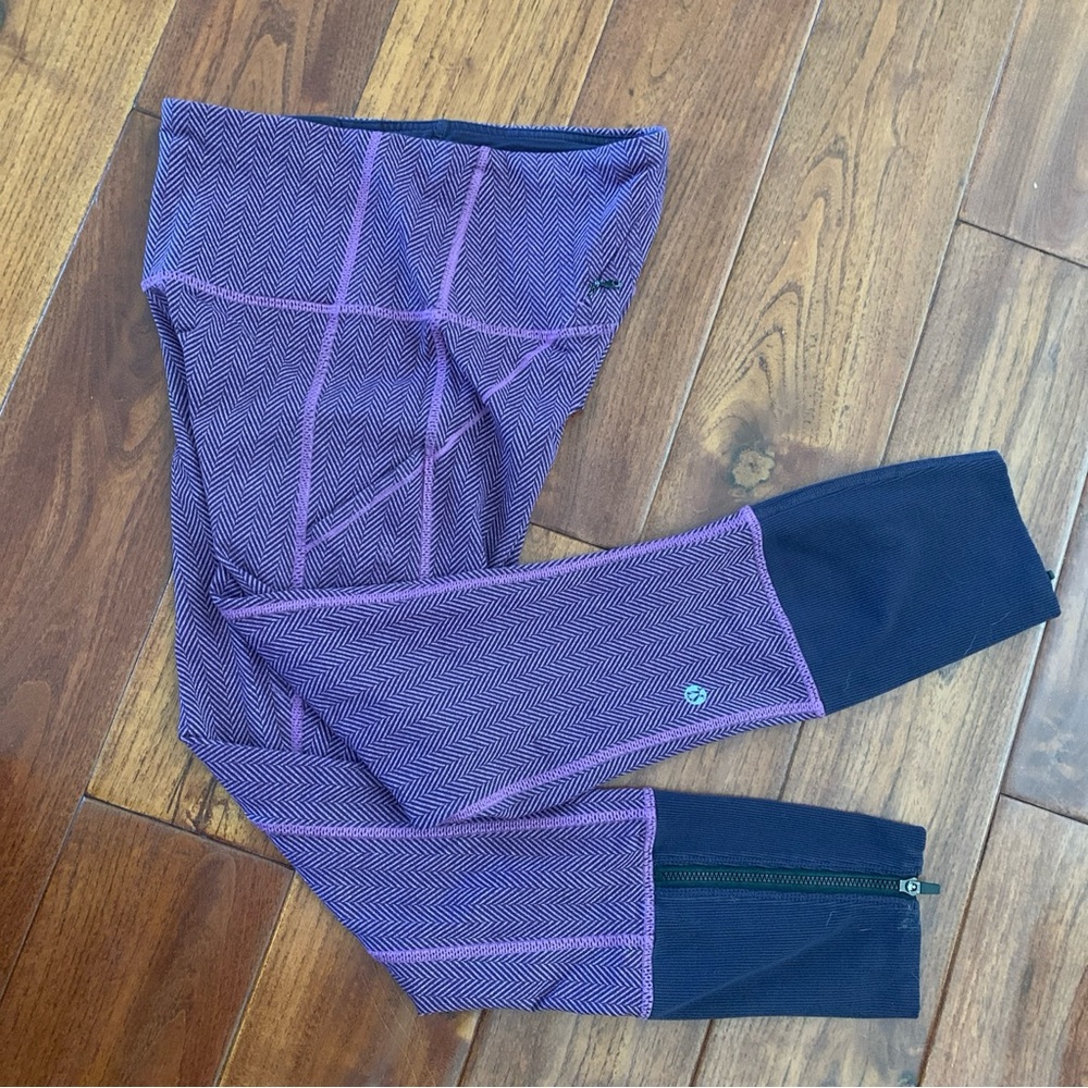 Lululemon Crop Leggings Size 4 Rebel Runner Grape & Black Herringbone Ankle Zip